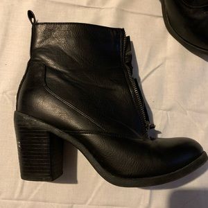 Size 8 zip up booties